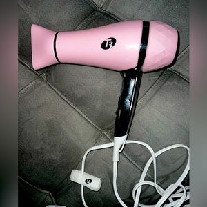 T3 Featherweight 2 Blow dryer- *Like-New* Pink hair dryer with attachment